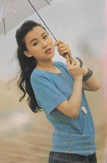 《小李飞刀》中的"林诗音",也有很多人说这时候的她是颜值巅峰