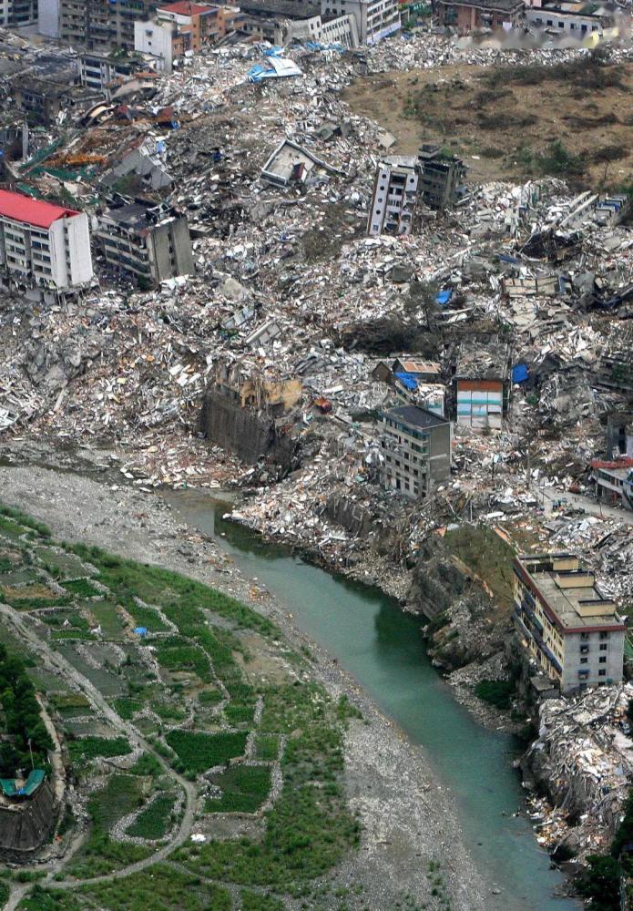 汶川县城震后的所拍照片,城市已经成为了一片废墟.