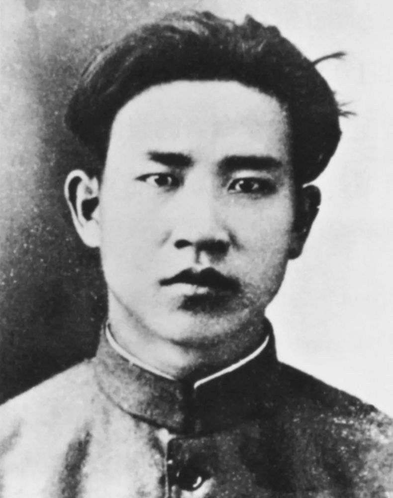 1929年4月,李鑫准备在云南个旧马拉格矿发动一次工人武装暴动,不料这