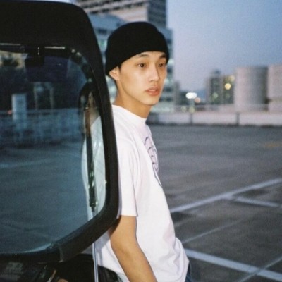 ins港风复古男生头像