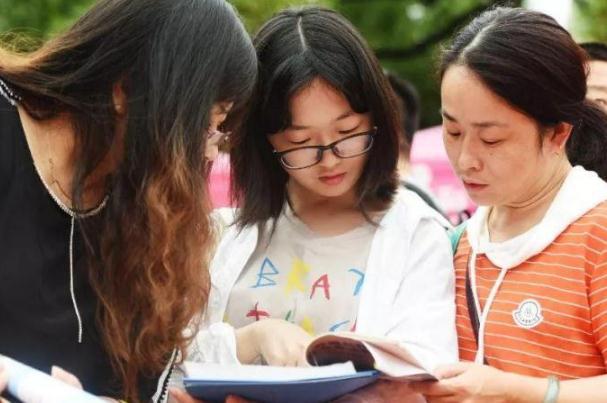 为啥女学霸查分只得0分，985高校却发来录取通知书，原因引热议（最新发布）