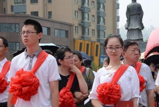 为啥女学霸查分只得0分，985高校却发来录取通知书，原因引热议（最新发布）