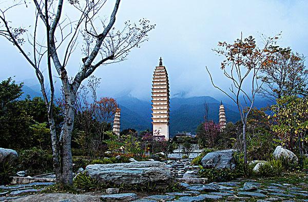 云南十大必去的旅游景点—大理崇圣寺三塔