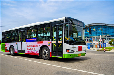 威海市文登区"昆嵛家风号"公交车发车啦!