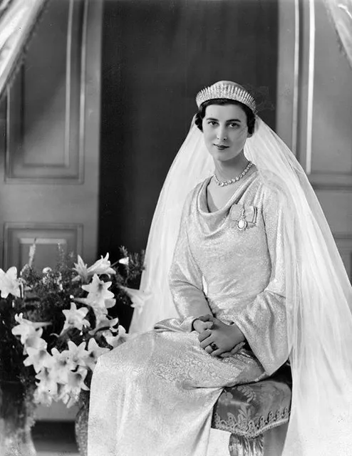 希腊末代公主:30岁嫁入英国王室的蓝血贵族,8岁女王给