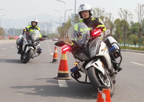 又美又飒平顶山市首支女子铁骑队上岗