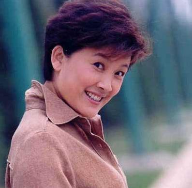 国家一级演员宋春丽,多年求子未能如愿,终于在61岁时升级为妈妈
