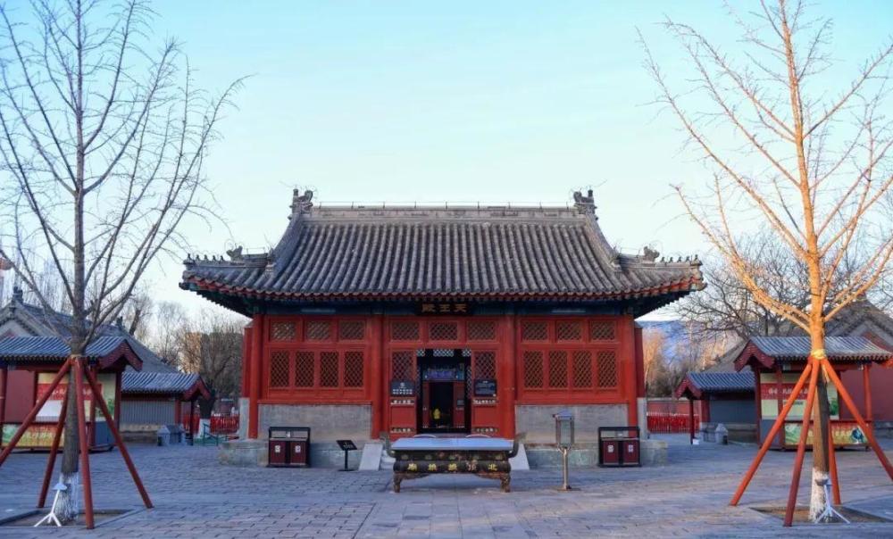 这座寺庙位于北京市朝阳区北辰路,是北京北端的标志性建筑,也是北京