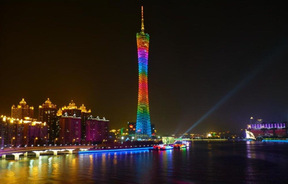 广州地标性建筑之一,是中国第二高塔,是国家aaaa级旅游景区