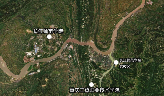 卫星航拍:重庆涪陵的两所大学,一所在新区,一所在山中