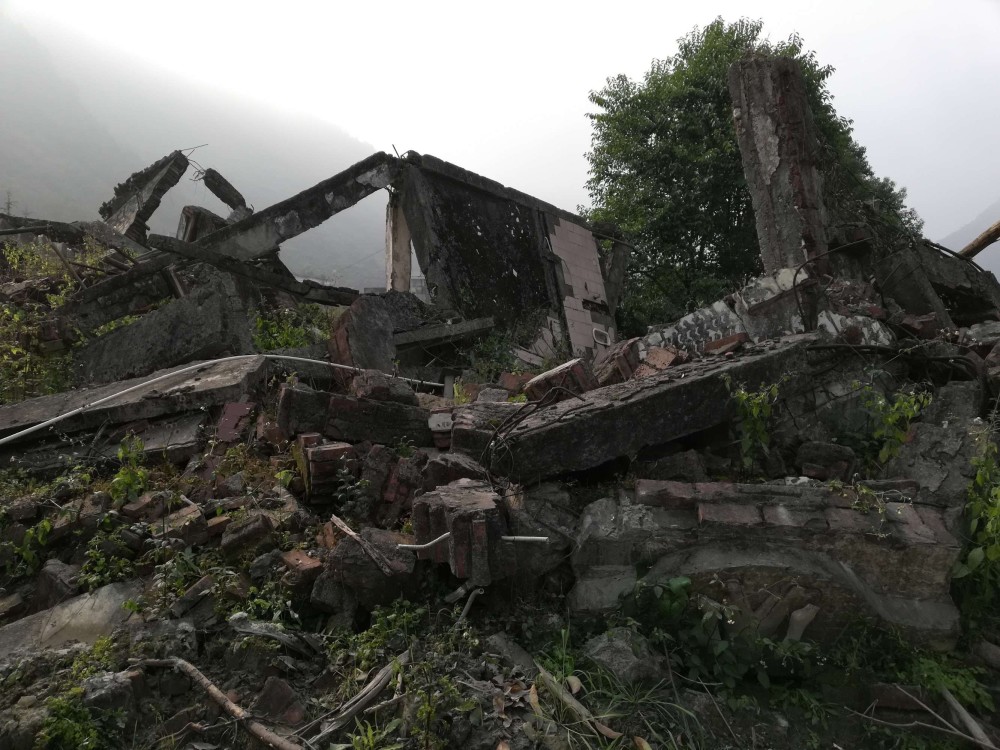 12汶川大地震中,绵阳北川县遇难的同胞,前往北川地震遗址.