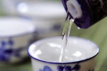 随着经济的发展,白酒市场的规范,越来越多的人都知道喝纯粮食酒的好处