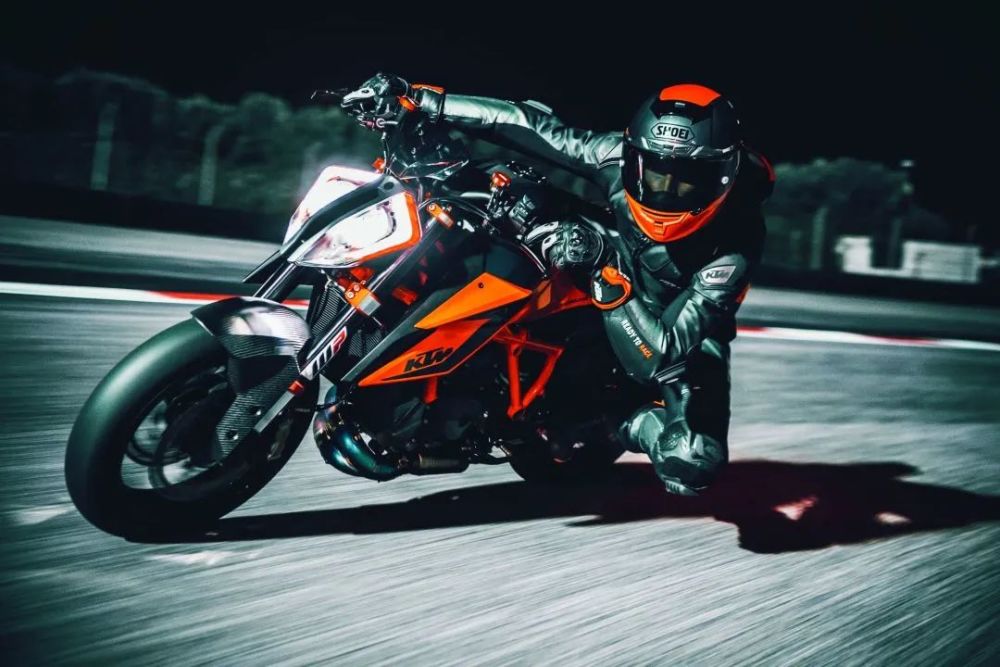 终极街车 2020 ktm 1290 super duke r 来了!