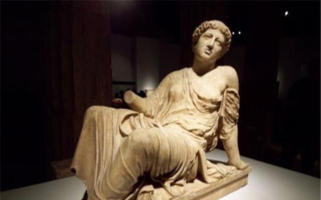 师承古希腊雕刻艺术的古罗马,为何丢掉了"浪漫",注重"
