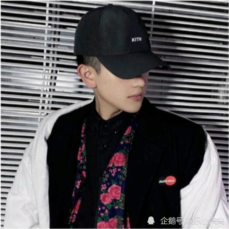 网红郝一点晒度假照,林锡数次露脸长相均不一样,网友质疑"霸总"角色被