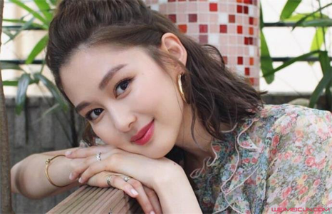 大方晒正面哺乳照,气色好身材