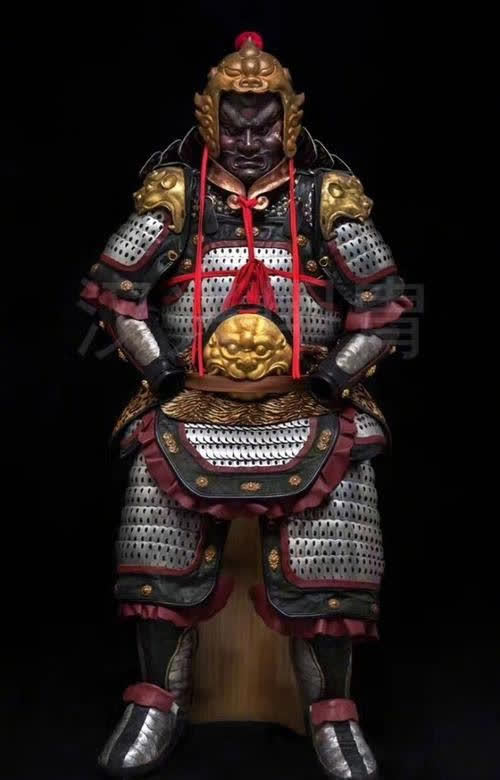 中国古代打仗都是有特制铠甲的,铠甲演变到后来还增加了战袍,战袍一