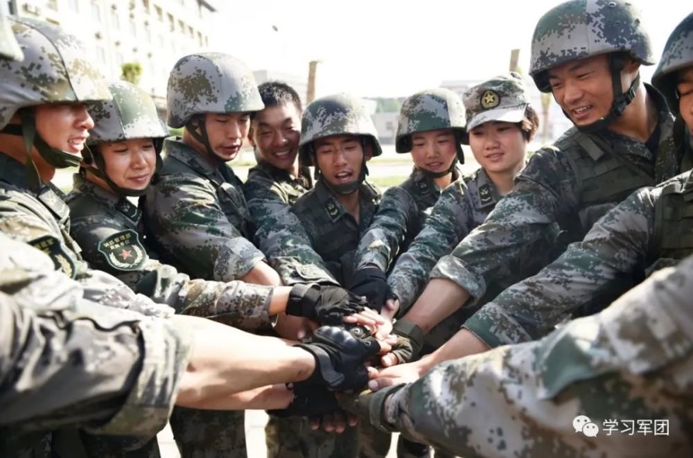 随着学习教育深入开展,官兵一致,同甘共苦的光荣传统在该旅不断发扬