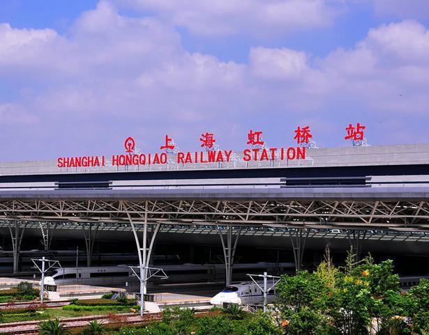 上海虹桥火车站造型方正厚重体现海纳百川的海派文化