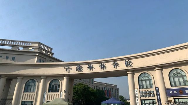 周边有雅戈尔实验学校(扩建后的段塘学校,九年一贯制),宁波外事学校等