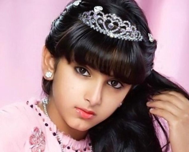迪拜最美公主:大眼睛长睫毛宛如芭比娃娃,18岁嫁王子成生育工具