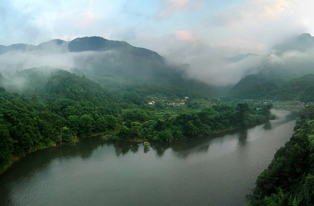 2020年5月15日,我们南昌几位朋友相约,来到这山川毓秀,风景优美的三爪