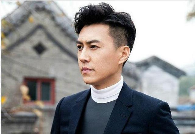 靳东携《突围》强势回归,搭档《少年派》的她,网友:这