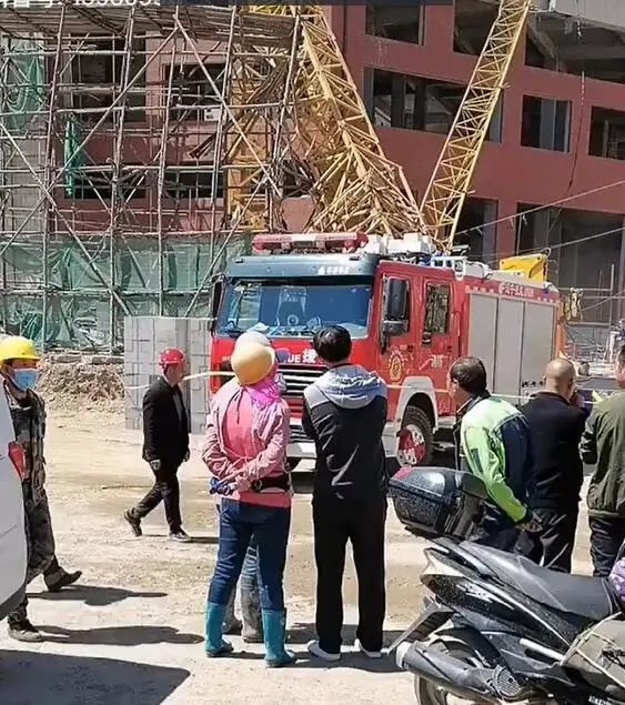 5月11日,河北承德一工地发生塔吊倒塌事故,导致一名塔吊司机死亡