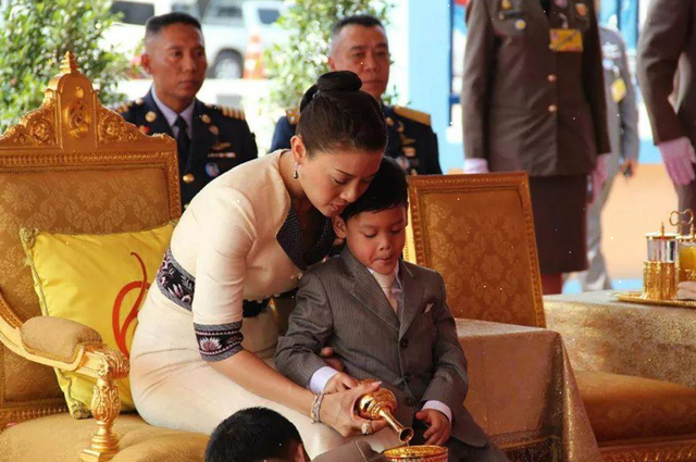 泰国最美王妃西拉米:贫苦出身,因美貌嫁给王子,失宠后削发为尼