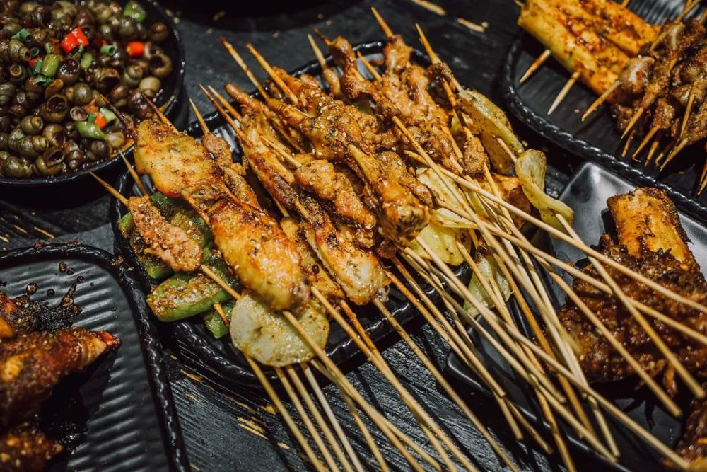 吃宵夜和熬夜饿肚子,哪个伤害更大