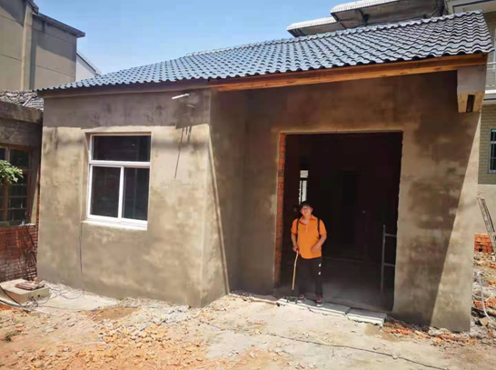 通过重建或修缮加固等方式进行改造,全面保障农村低收入群众住房安全