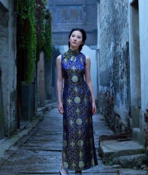 女星穿旗袍谁最美?本以为是刘亦菲,可看到贾静雯后直呼美上天