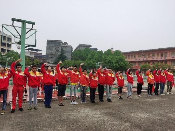 隆回县特殊教育学校举行"童心向党"新队员入队仪式