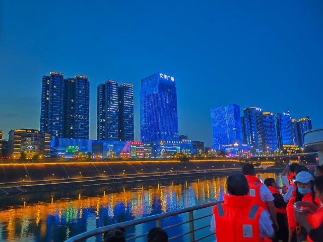 中国舒适之城南充夜景