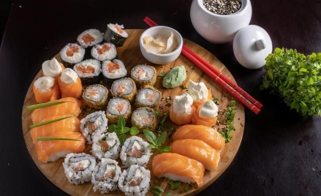 朋友圈晒美食的逗趣说说,那天阳光正好,吃得很饱