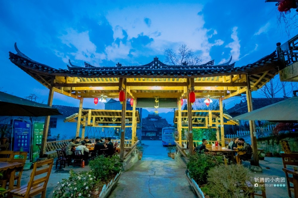 枫香坡侗族风情寨位于芭蕉侗族乡高拱桥村,村寨为侗族人聚居地
