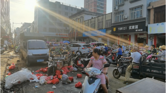 雷州市东里镇集市管理混乱安全隐患多多_腾讯新闻