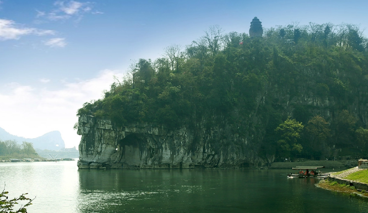 鹰潭和桂林,两座象鼻山,你更pick