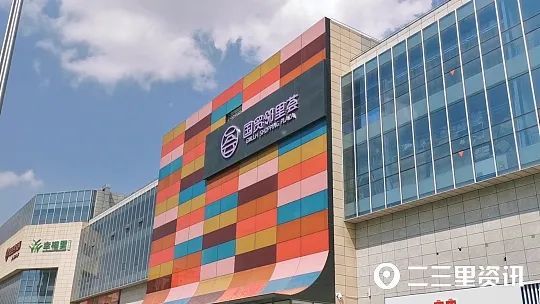 营业大半年还未建成垃圾房国贸邻里荟露天垃圾臭气熏人