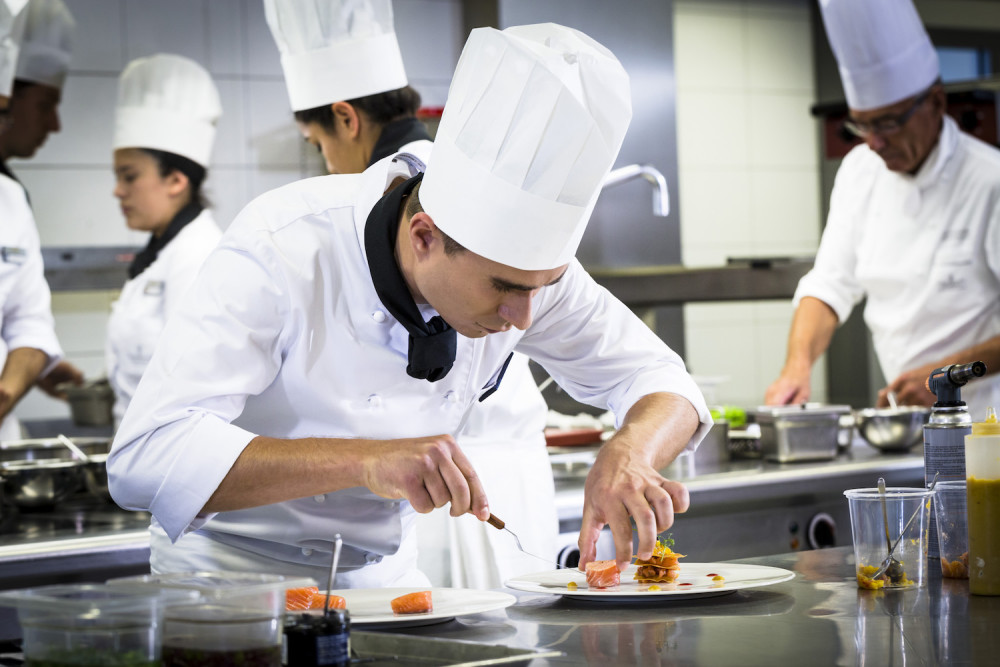 学员在这里可以学到从传统烹饪基础到国际高级烹饪艺术等知识,成为