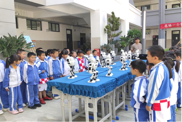 书林一小福海校区第一届科技节点亮孩子的科技之梦
