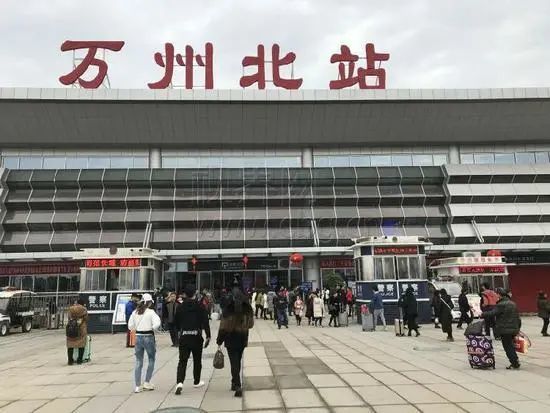 万州北站的客流量多半是周边区县没有通高铁来的,他们主要是去重庆