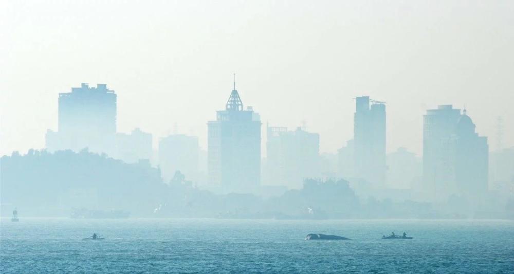 海市蜃楼的背后隐藏着什么真相?是时空错乱还是光的普通折射现象?