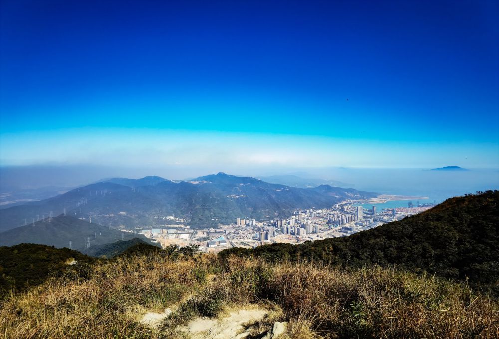 后期:部分有除雾 时间:2020年12月 地点:深圳梧桐山风景区,深圳最高峰