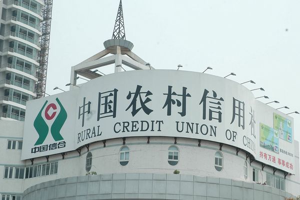 手里有5万,农业银行,邮政银行和农村信用社,存在哪家好?
