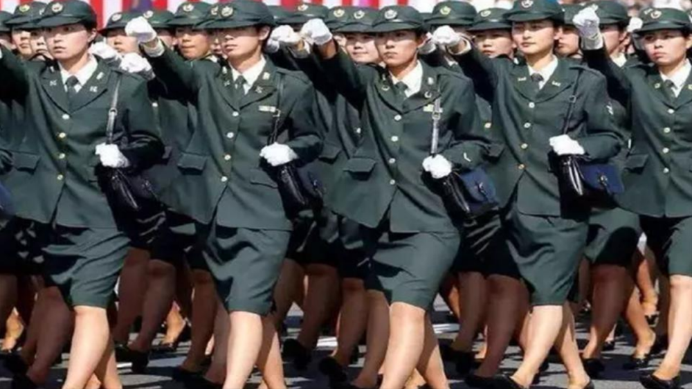 日本自卫队为女军人制作专用的孕妇军装,真是人性化制度吗?