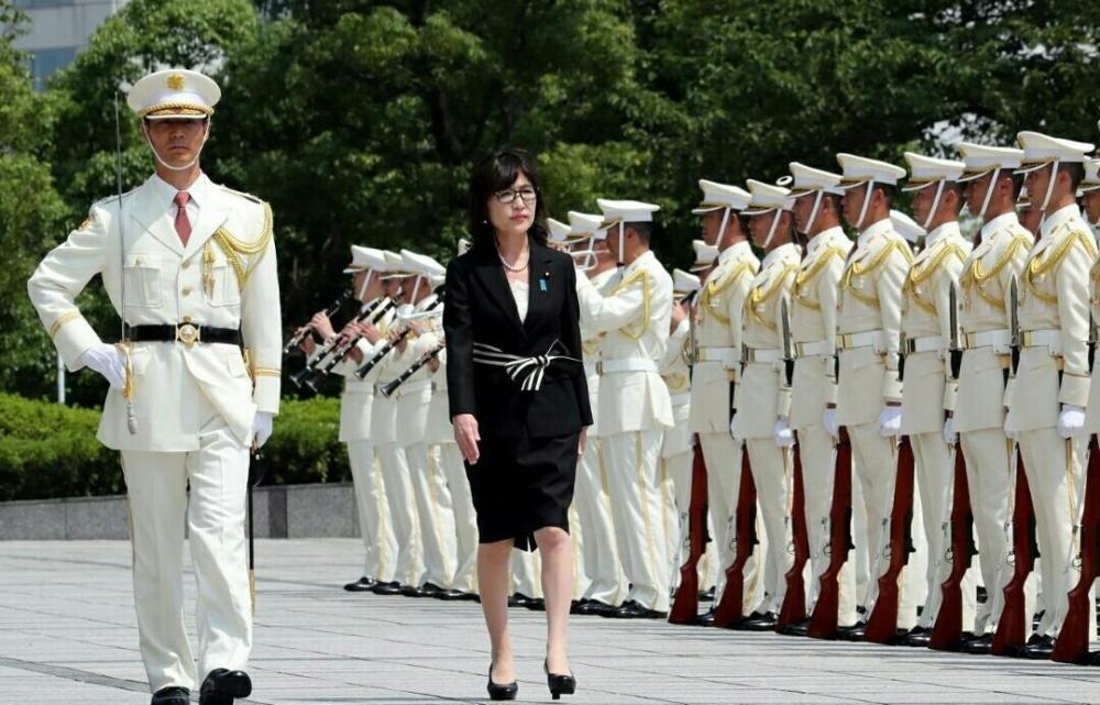 日本自卫队为女军人制作专用的孕妇军装,真是人性化制度吗?