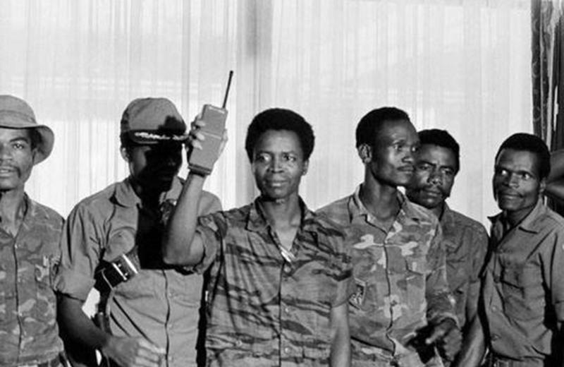 黑非洲一代枭雄,29岁发动政变当上总统,暴虐杀戮十年后惨死街头