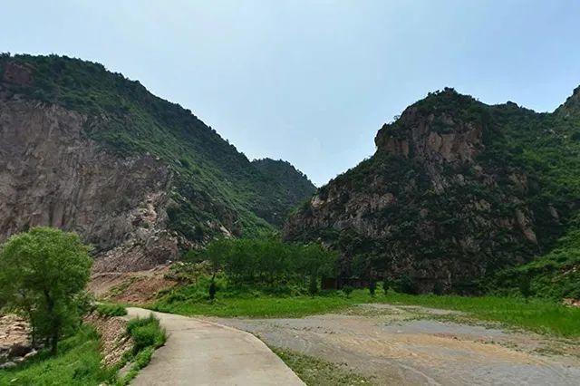 秦 皇岛国家地质公园以柳江盆地的古生物化石,地层遗迹,岩溶地貌和