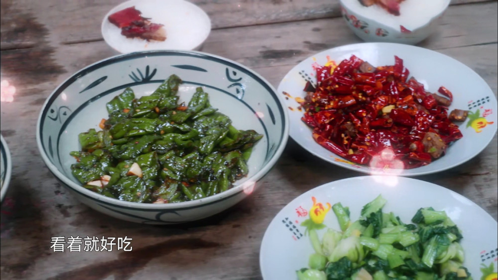 偏心烧鸡短剧免费观看，美食与娱乐的完美结合，免费观看偏心烧鸡短剧，美食与娱乐的绝佳组合